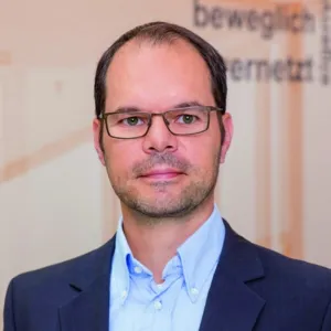 Mathias Kortenhaus ist Senior-Produktmanager bei der VR-NetWorld GmbH
